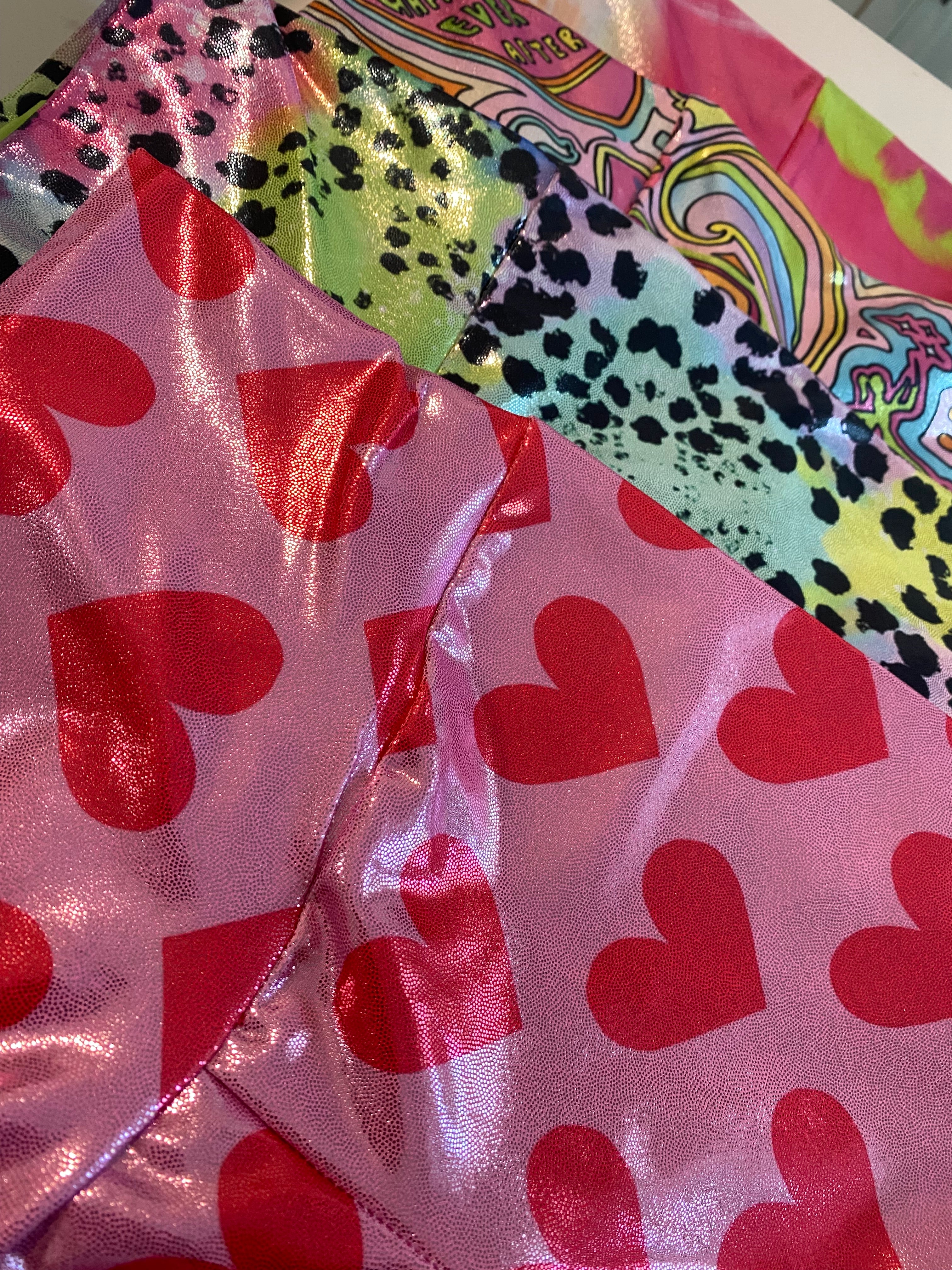 GLITTER Sculpting High-Waist Compression Yoga Shorts | Pink & Red Hearts